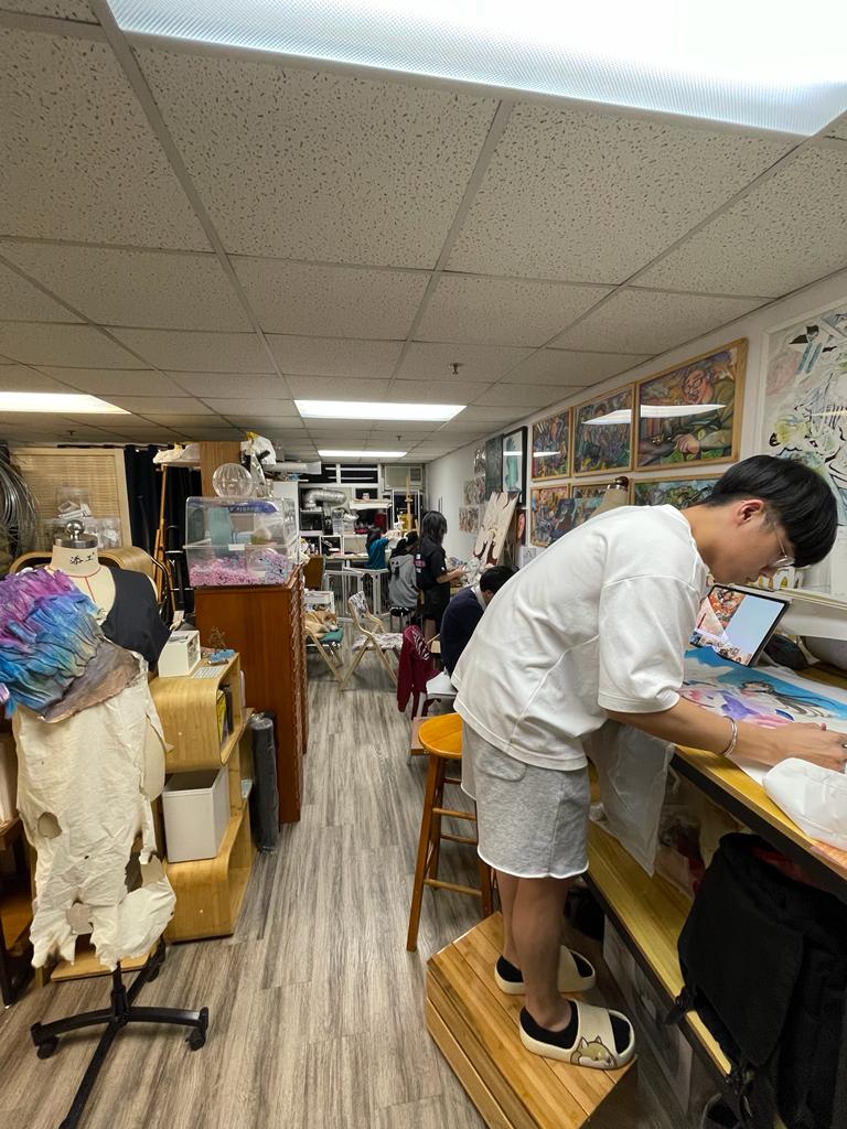 視藝導師現場繪畫示範